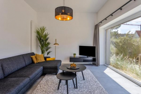 Luxe strandappartement met zonneterras & parking